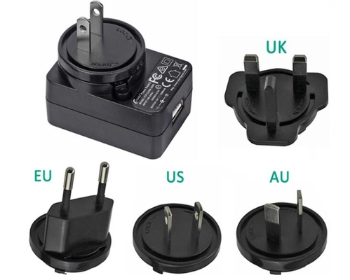 El universal multi del adaptador del cargador del enchufe de la UE de los E.E.U.U. Reino Unido tapa en fuente de corriente continua de 12W 24V